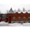 Монастырская гостиница. Третье окно от входа - келия, где жил А.И. Вейник
